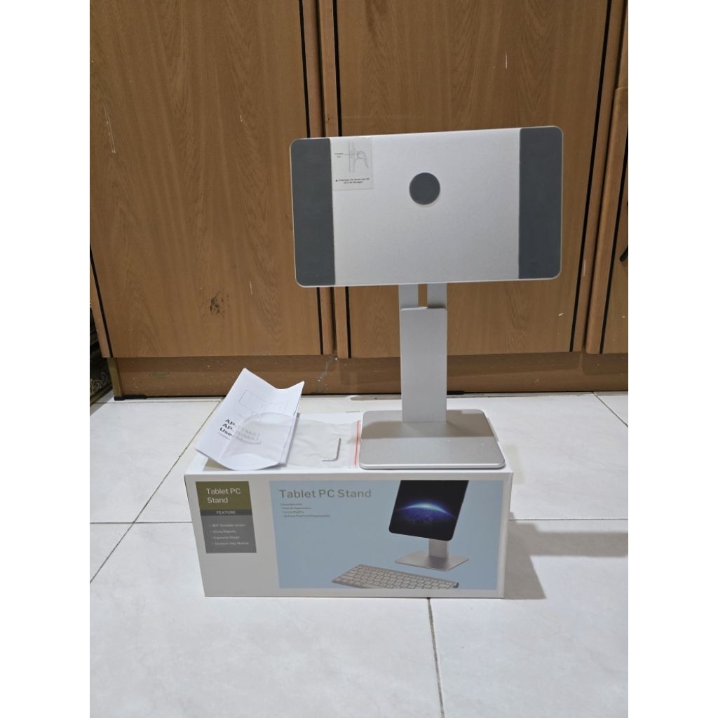 Magnetic Ipad Stand 11" / 12.9"