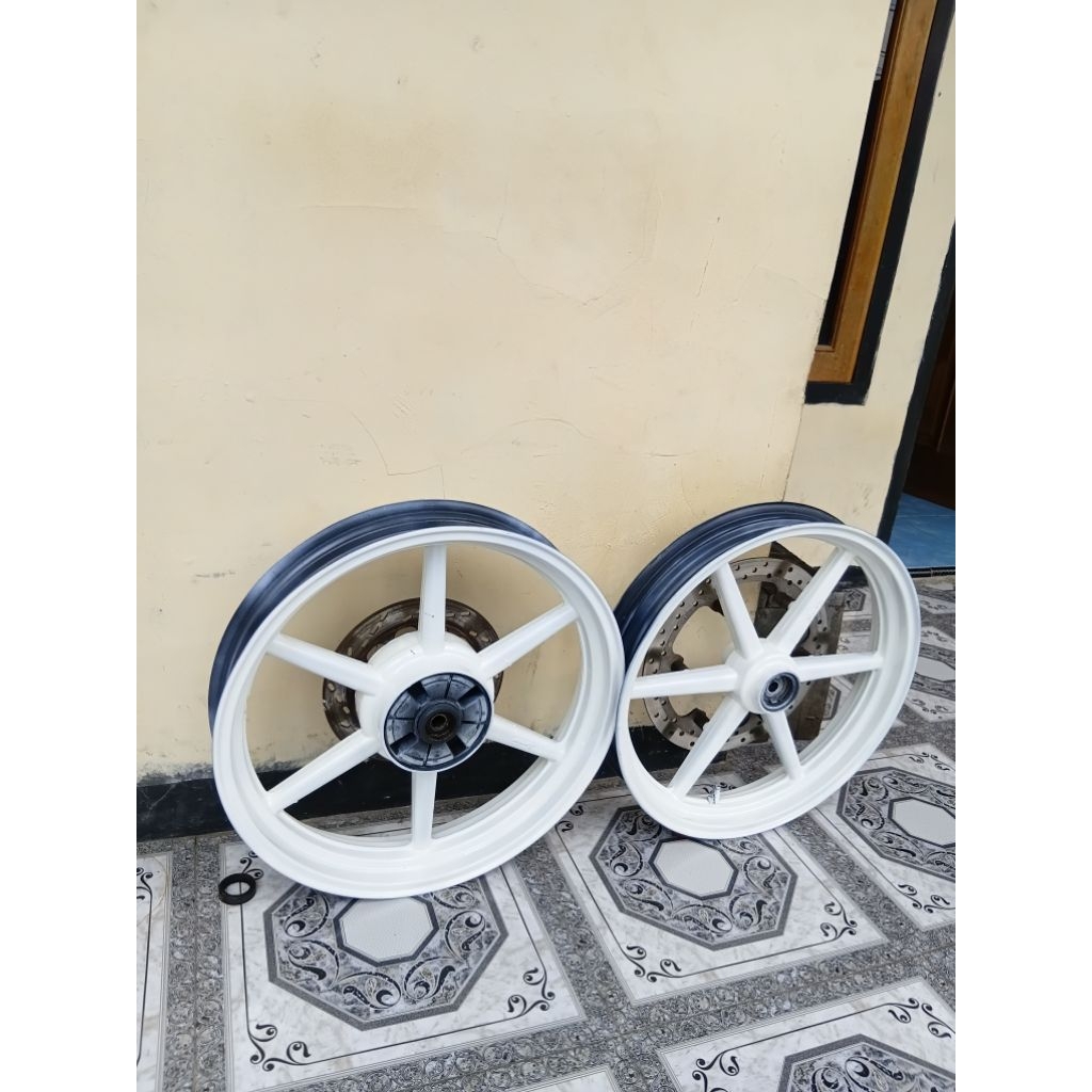 velk v rossi tapak lebar ring 17 yamaha