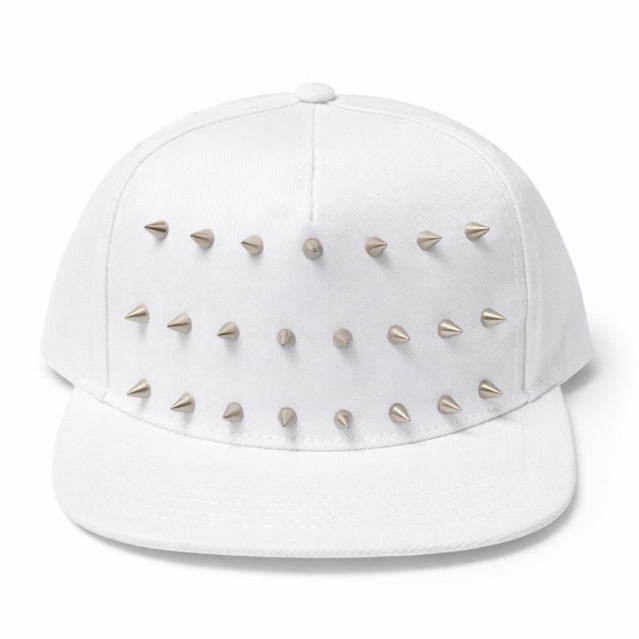 SNAPBACK STUDDED
