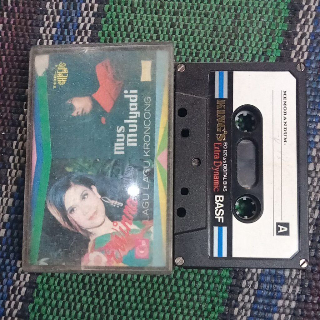 kaset tape lagu  keroncong