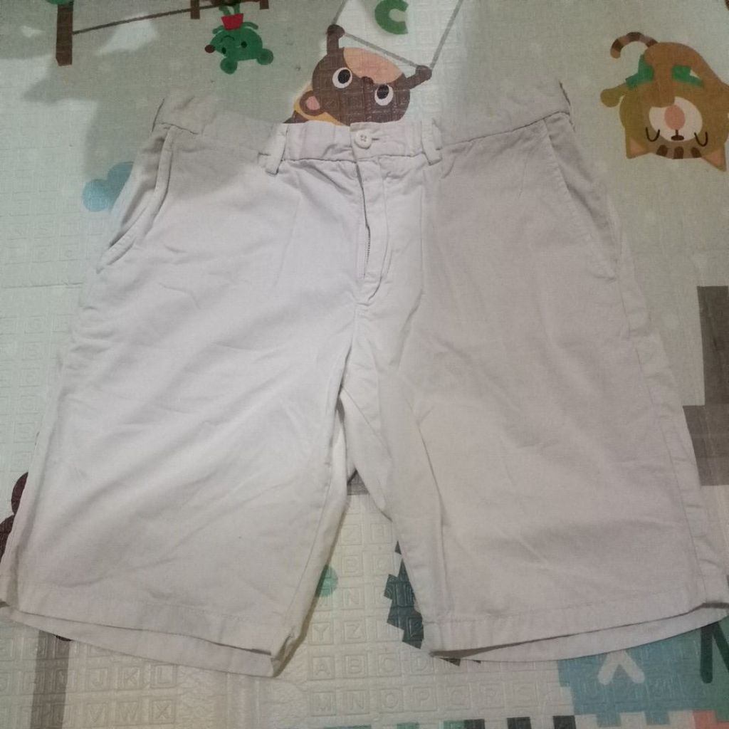 preloved celana pendek pria UNIQLO