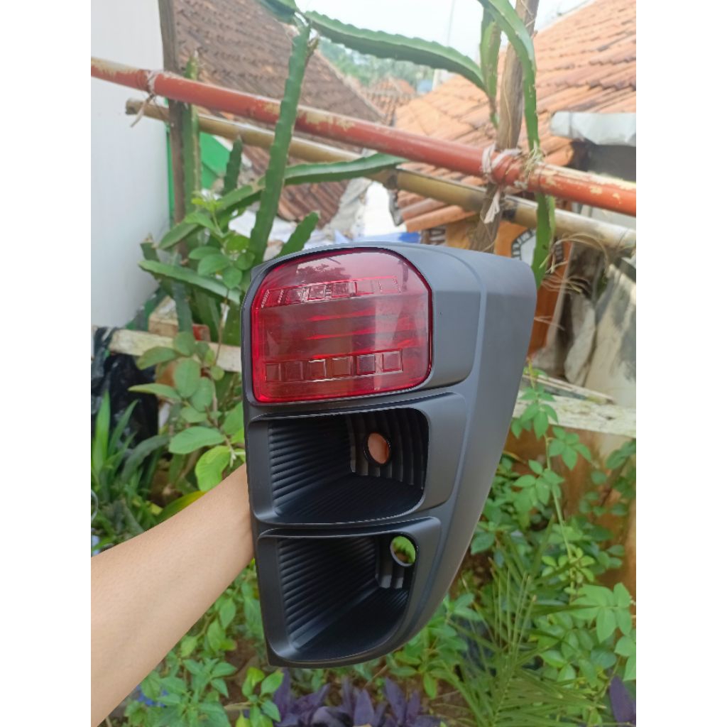 Reflektor dalam Lampu Belakang sebelah kanan Rush Terios lama Custom Hitam Black