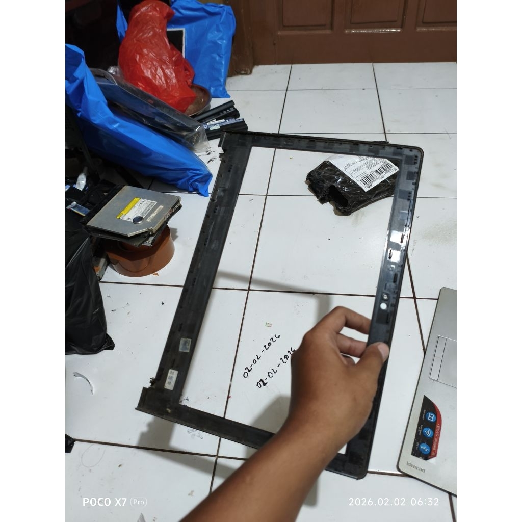 frame lcd depan laptop Lenovo Ideapad 300 14ibr ori