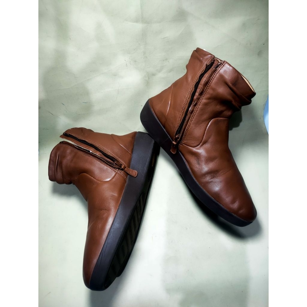 Sepatu Kulit Fitflop Resleting, Size 43