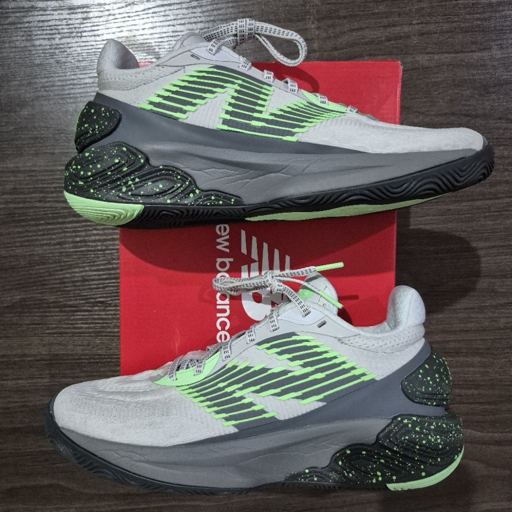 NEW BALANCE TWO WXY V5 BB2WYP5 US 9.5 2E WIDE 100% ORIGINAL MENS BASKETBALL SHOES UNISEX