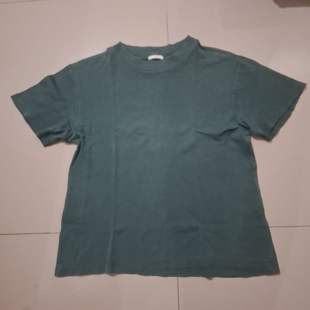 (PRELOVED) KAOS POLOS WANITA BRAND ORIGINAL GU