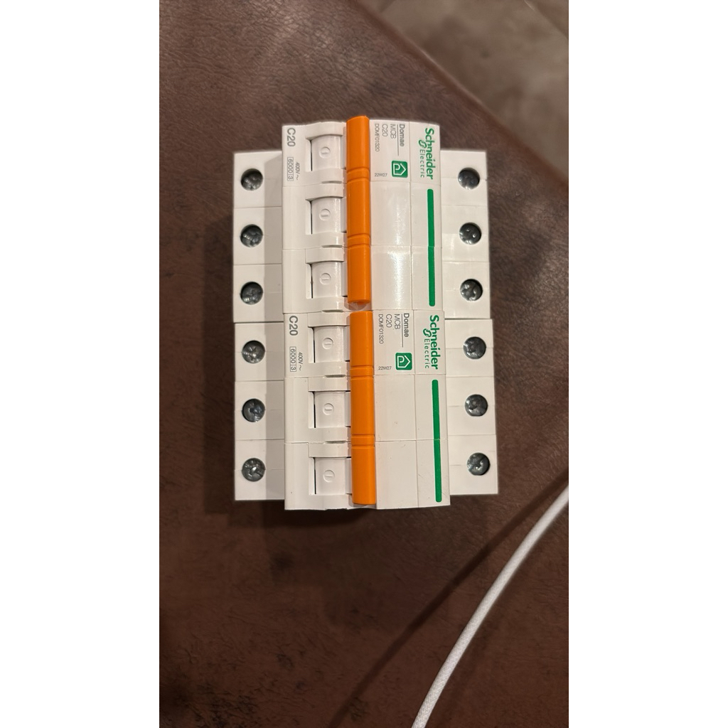 mcb domae schneider 3phase 20A new orignila