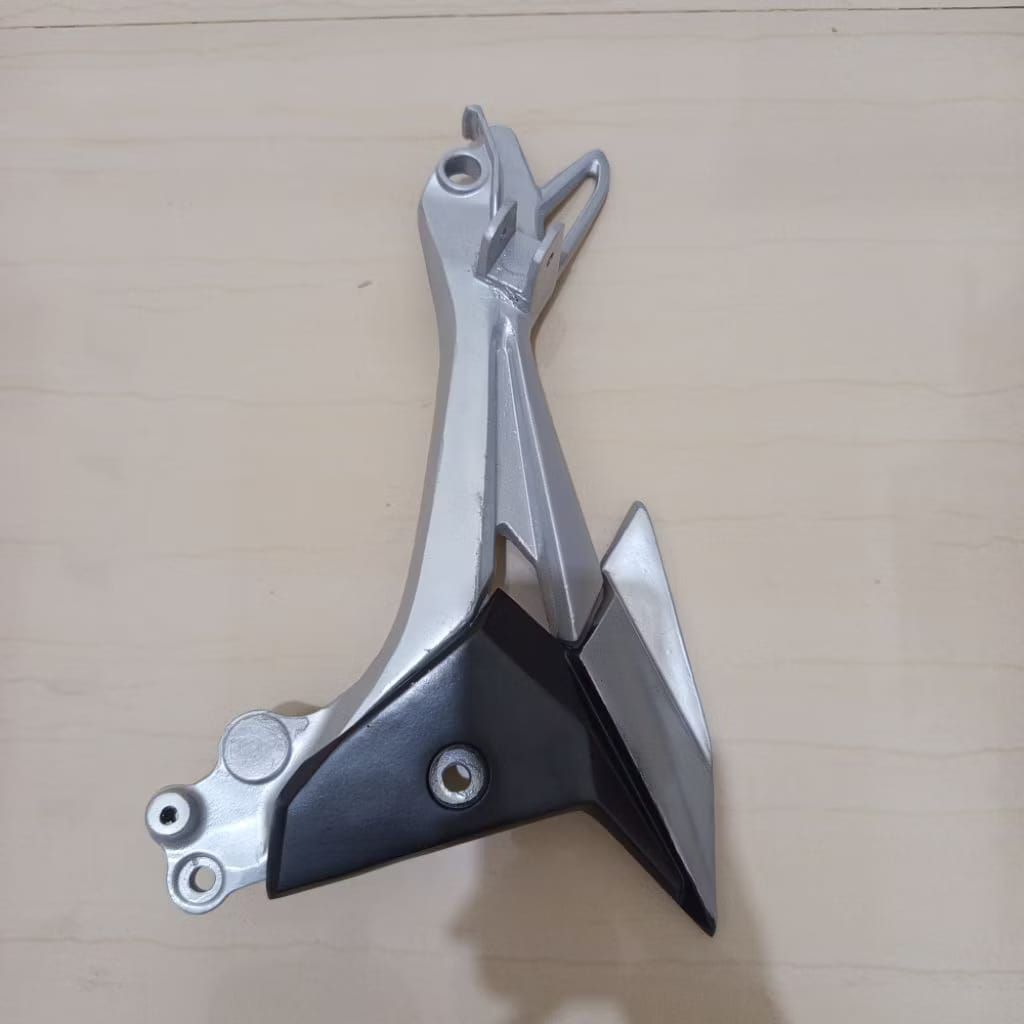 BOSTEP DUDUKAN FOOTSTEP BELAKANG SUPRA X 125 NEW FI 2014-2020 INJEKSI (KANAN) (KW SUPER)