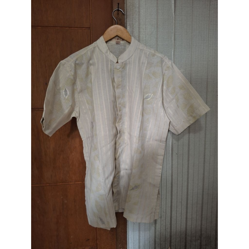 Baju Koko Warna Krem Motif Daun Merek GUFO Size M