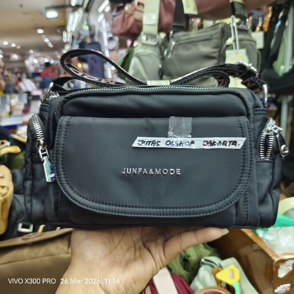 TAS SELEMPANG JUNFA 2295-362  BAHAN PARASUT PARASUT