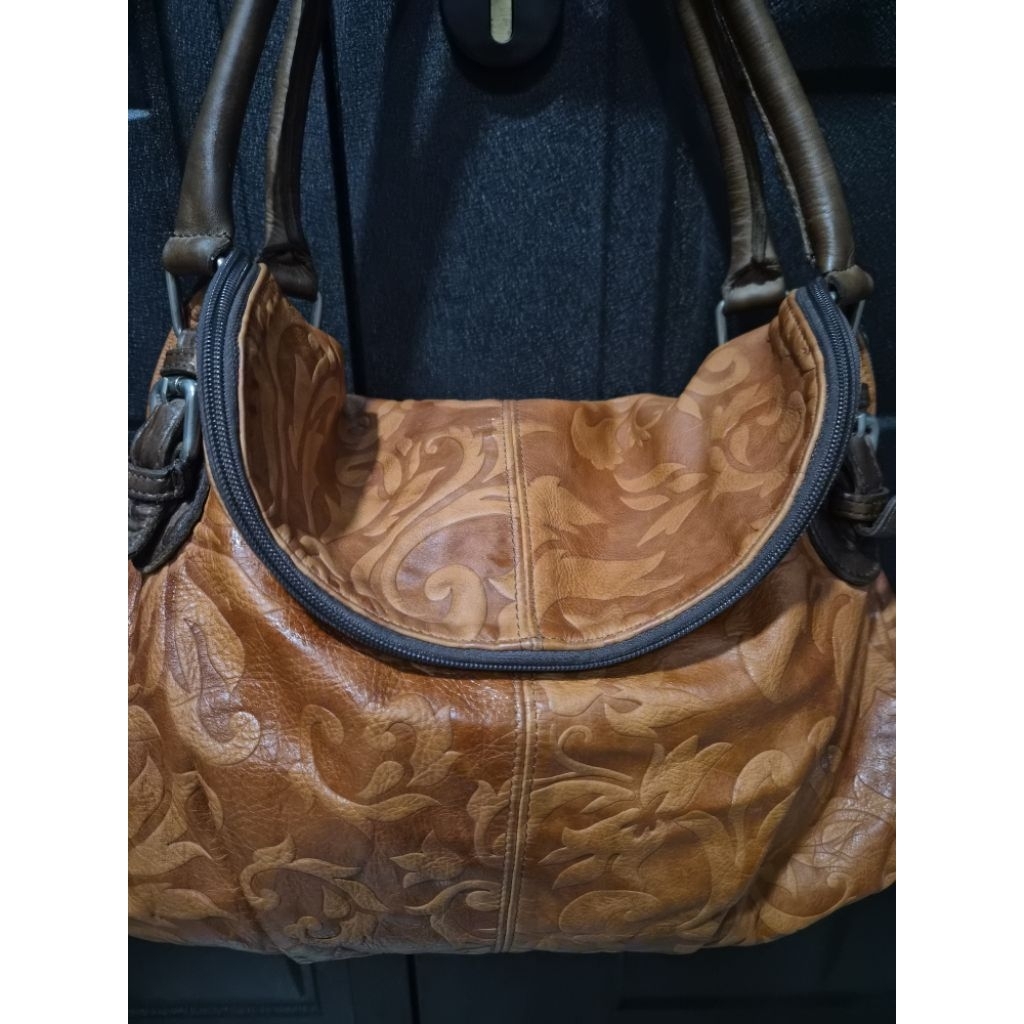 Tas kulit etnik ukir Alexander