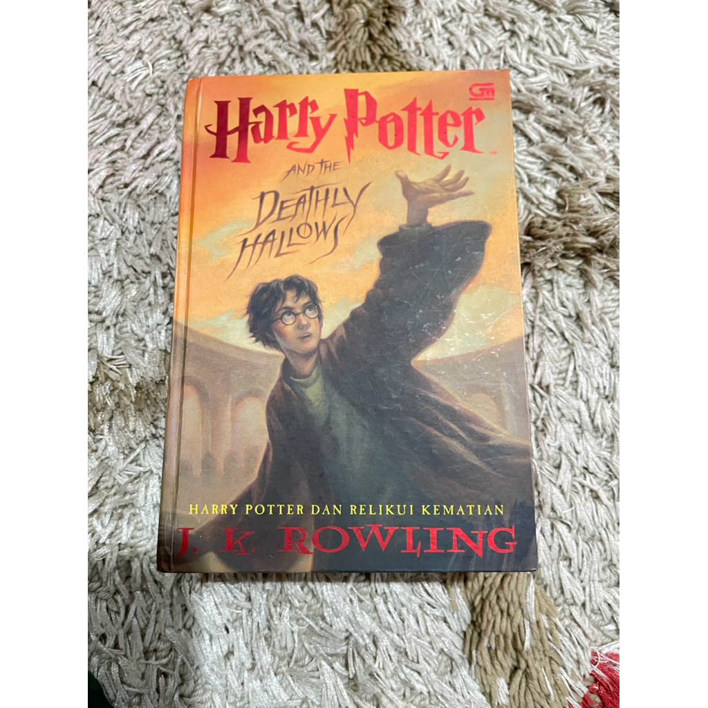 Preloved Harry Porter and The Deathly Hallows