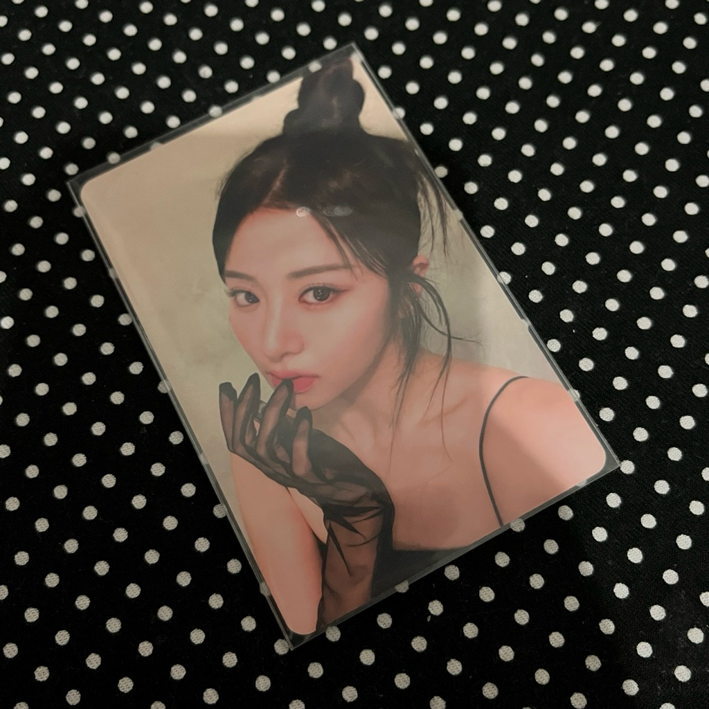 lesserafim yunjin unforgiven weverse album photocard
