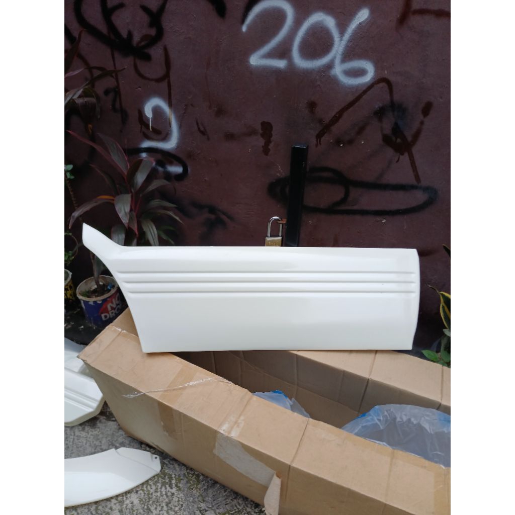 molding pintu belakang kanan kijang krista