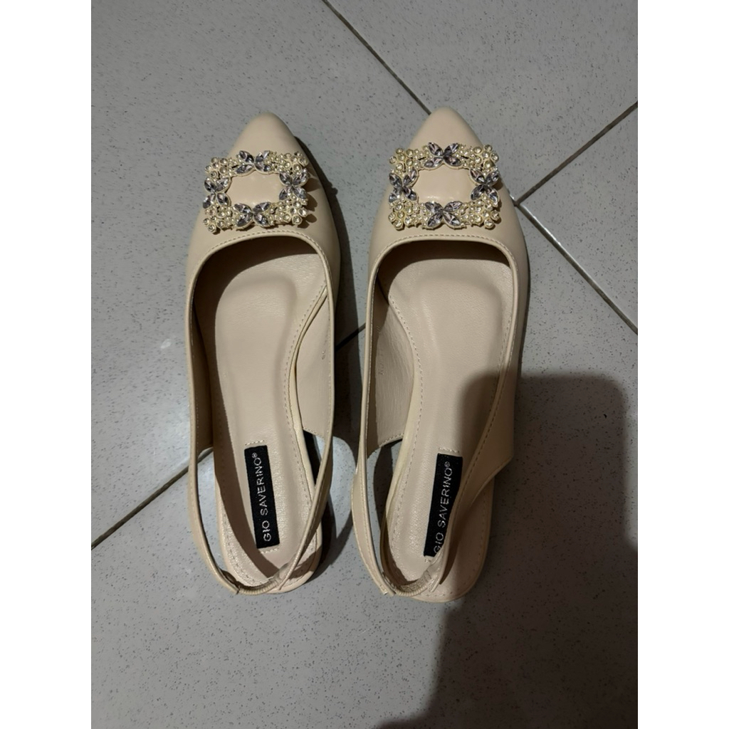 Preloved Flat Shoes Gio Saverino White