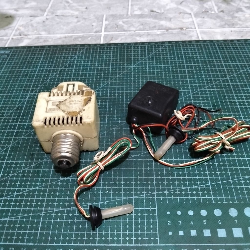 Fitting Lampu E27 Everbright + Electronic Tempo Controller Dimmer 220V Bekas