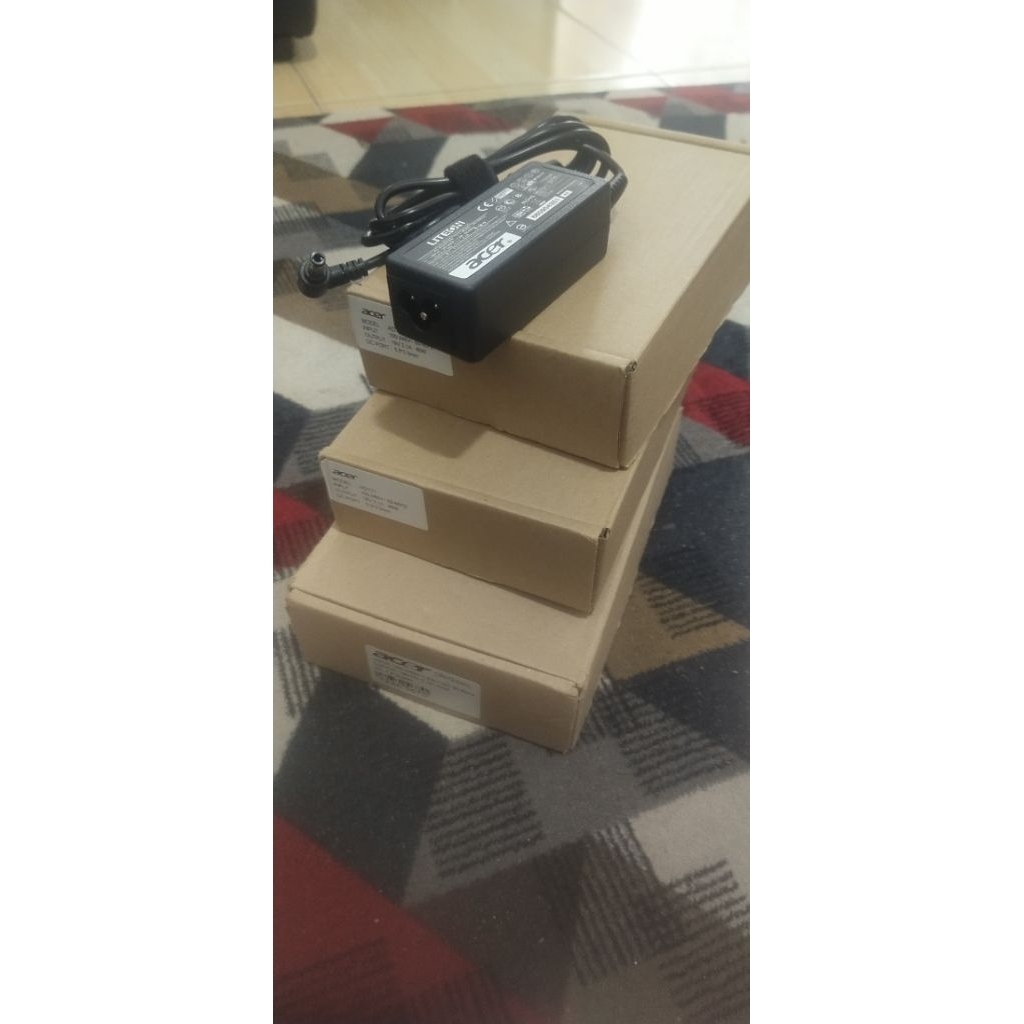 new adaptor charger cas laptop acer one z1401 z1402