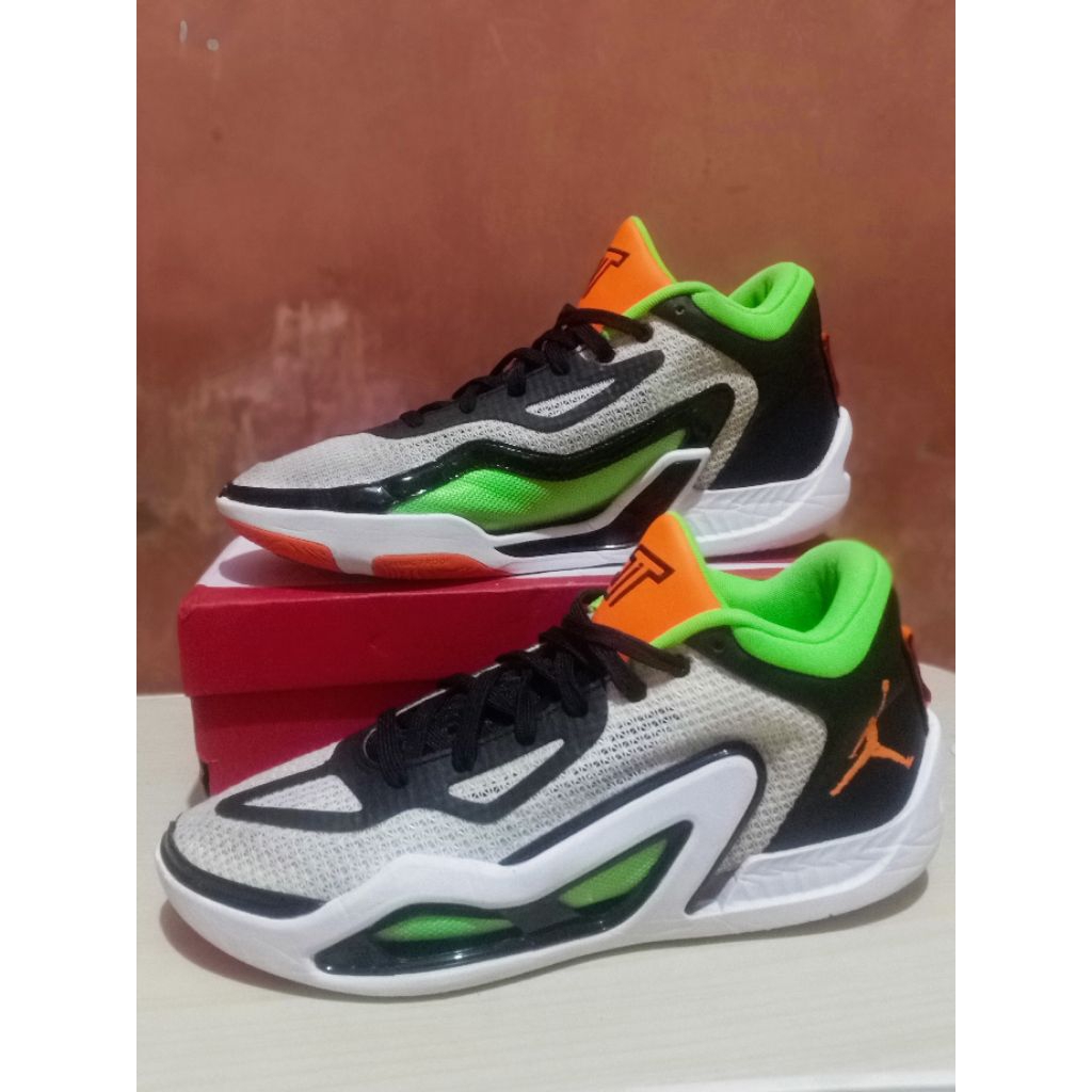 sepatu basket/volli second size 43