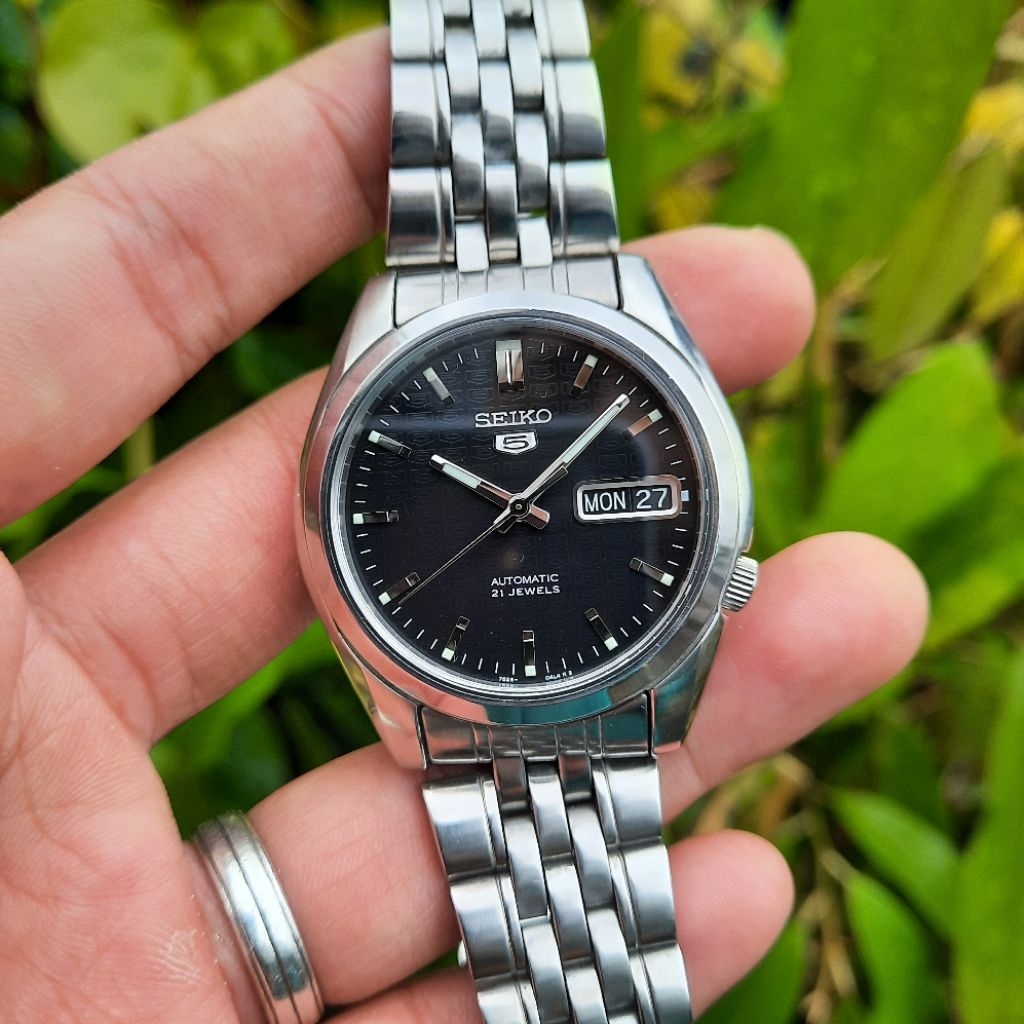 Seiko 5 Automatic SNK361K1 Black Hitam Motif 555 Dial 7s26-01V0 SNK361