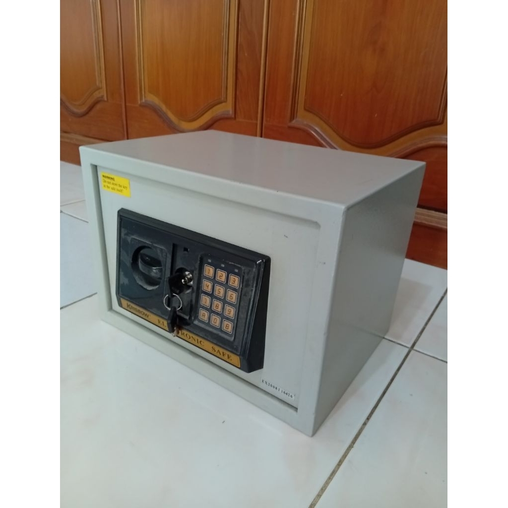 Krisbow safety box (preloved)