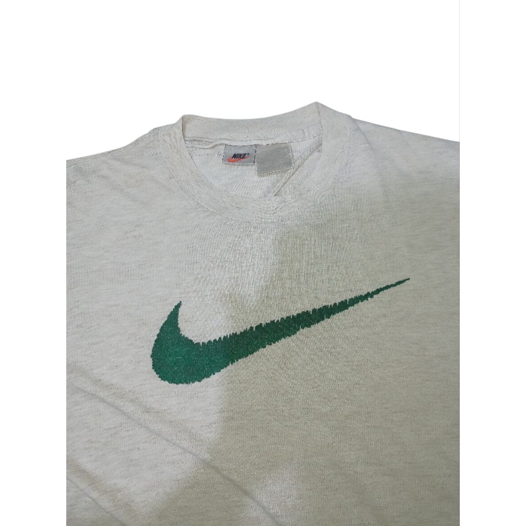 kaos vtg nike swoosh