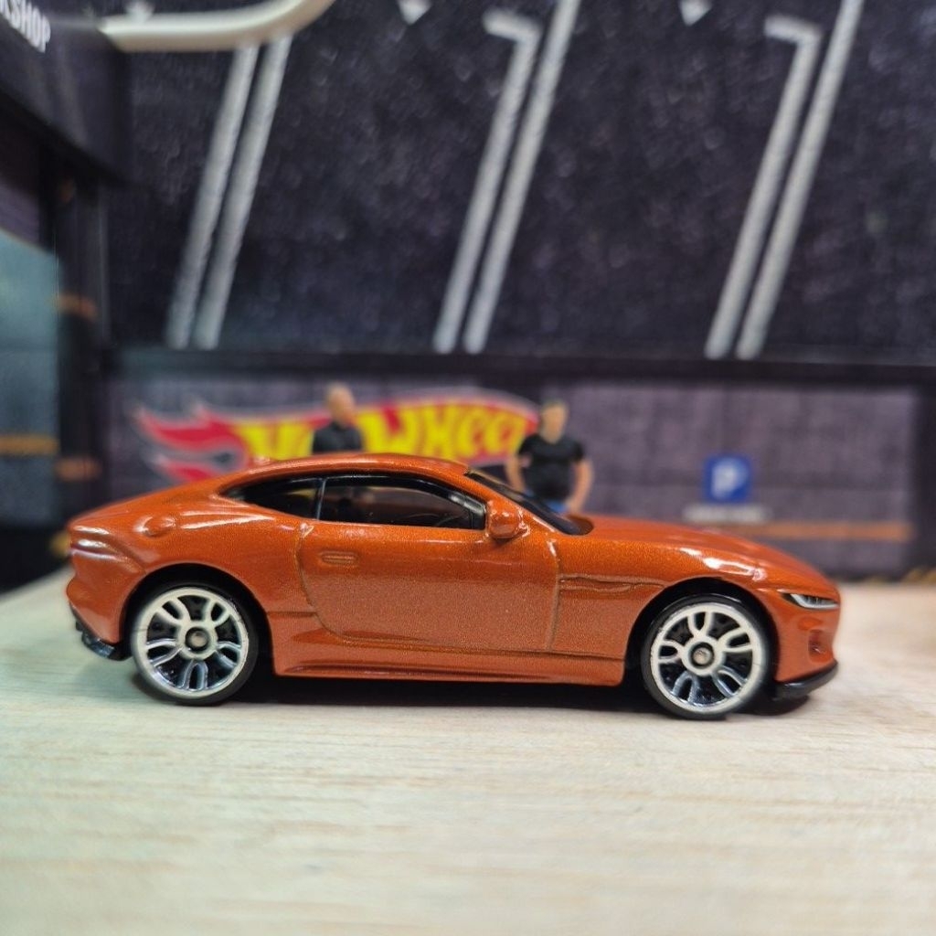 HOT WHEELS JAGUAR F TYPE 2020 ORANGE