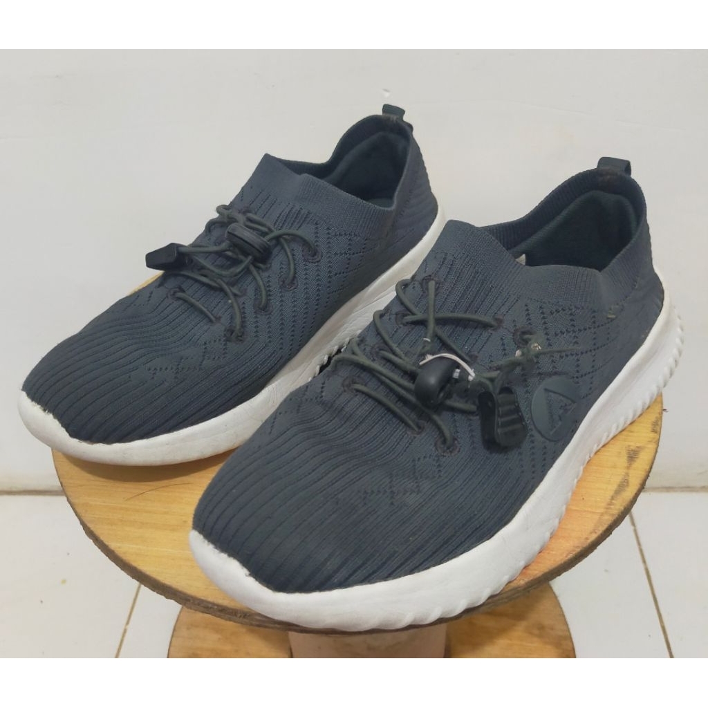 Sepatu Anak AirWalk  (Second) 100% Original Size 36