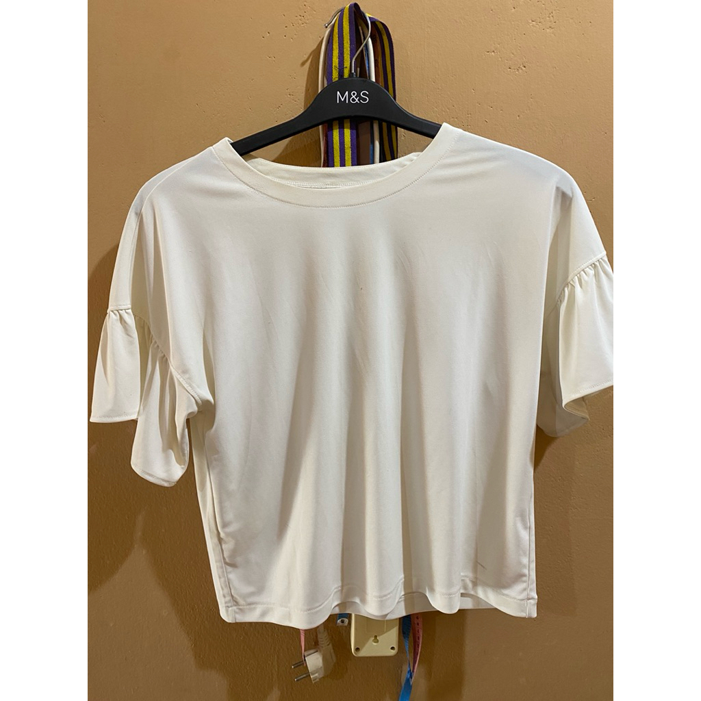 Preloved kaos putih uniqlo