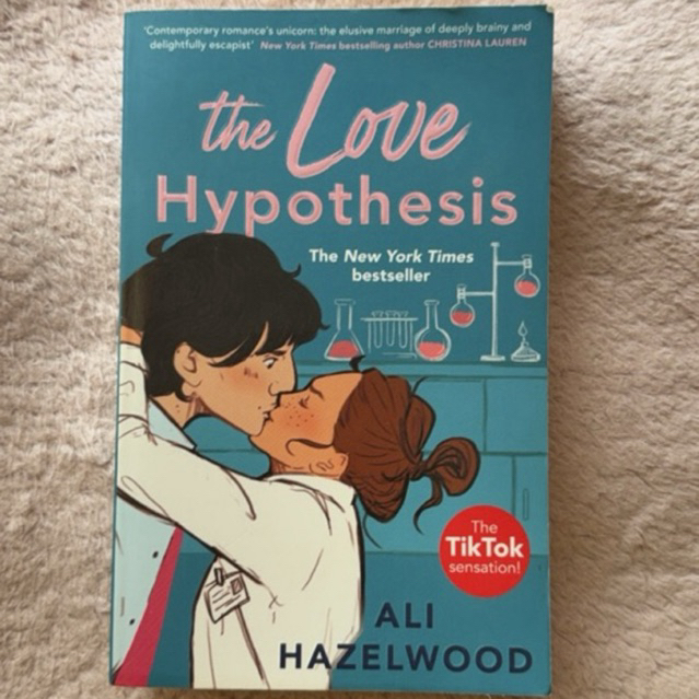 THE LOVE HYPOTHESIS - Ali Hazelwood Preloved English Version Novel