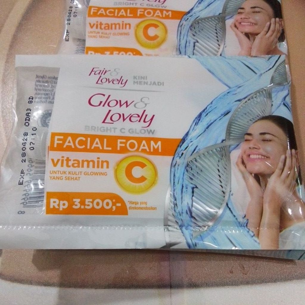 Sabun Cuci Muka Fair & Lovely Facial Foam Glow and Lovely Vit C Sachet