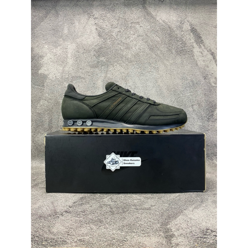 Sepatu Second  Adidas LA Trainer Black  Size 46 2/3 Insole 30 cm  Original Guarantee 100%