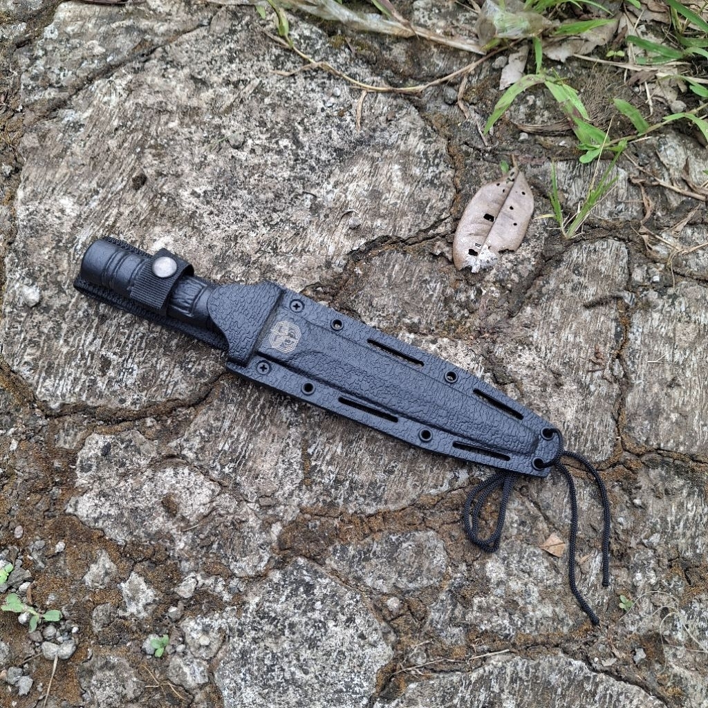 Pisau Survival Kopasus full hitam handle alumunium BAJA SUP9A