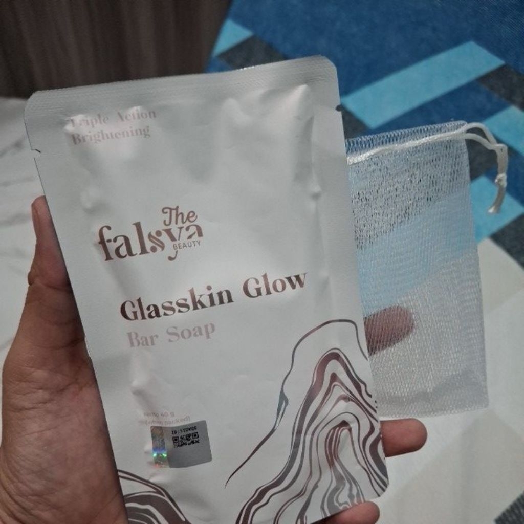 The falsya beauty glasskin glow bar soap