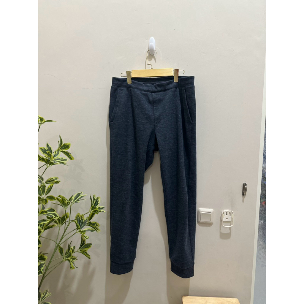 Celana Panjang Uniqlo Jogger Sweatpants Active Stretch Original Preloved