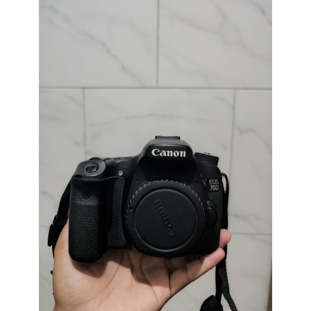 Kamera DSLR Canon EOS 70D (Body Only)