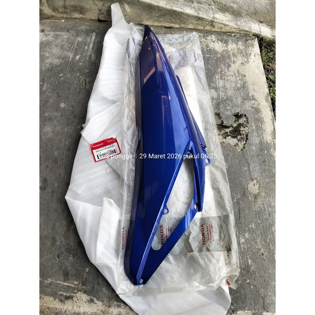 Cover body kanan Supra x 125 lama biru original Ahm