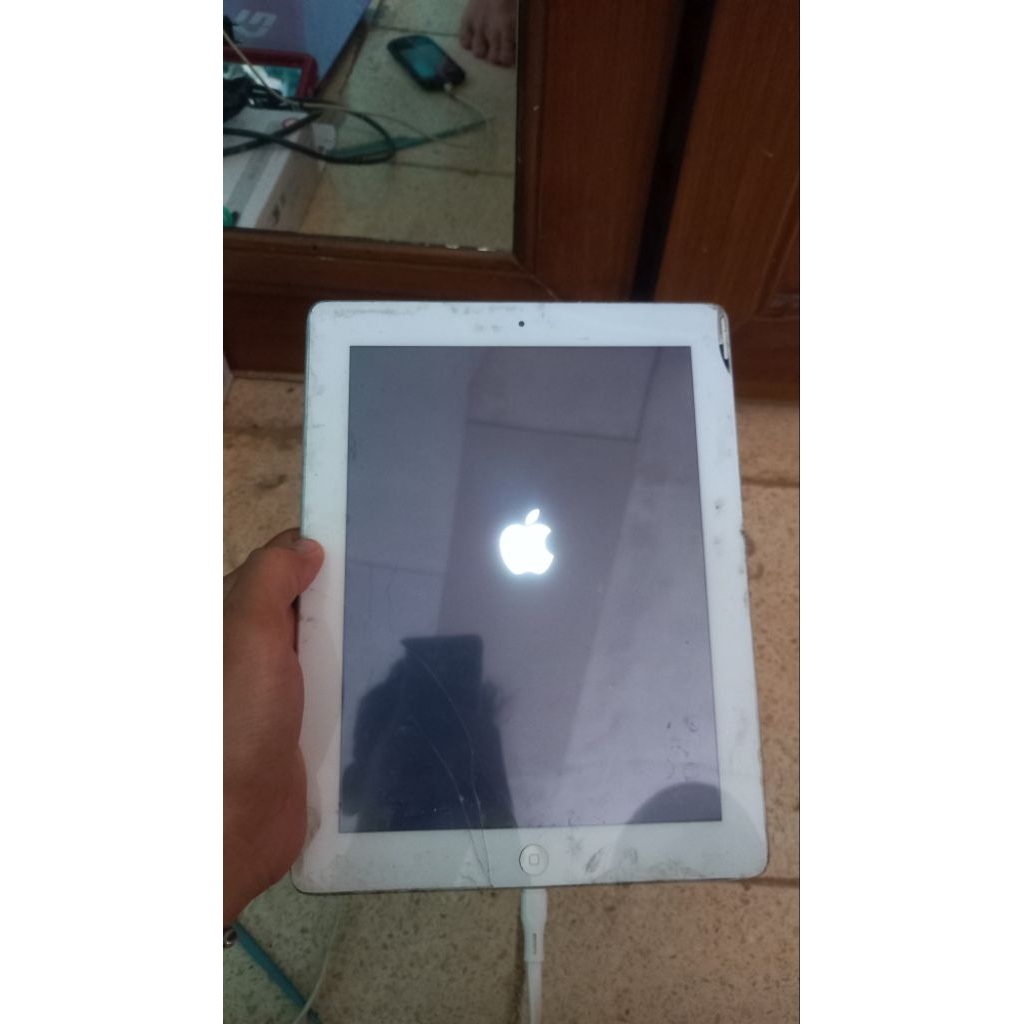 Apple Ipad 4 WiFi 16GB 2012 kondisinya mentok di logo