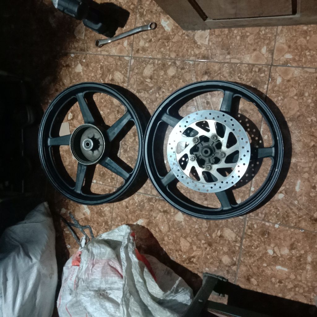 velg depan belakang Vixion old