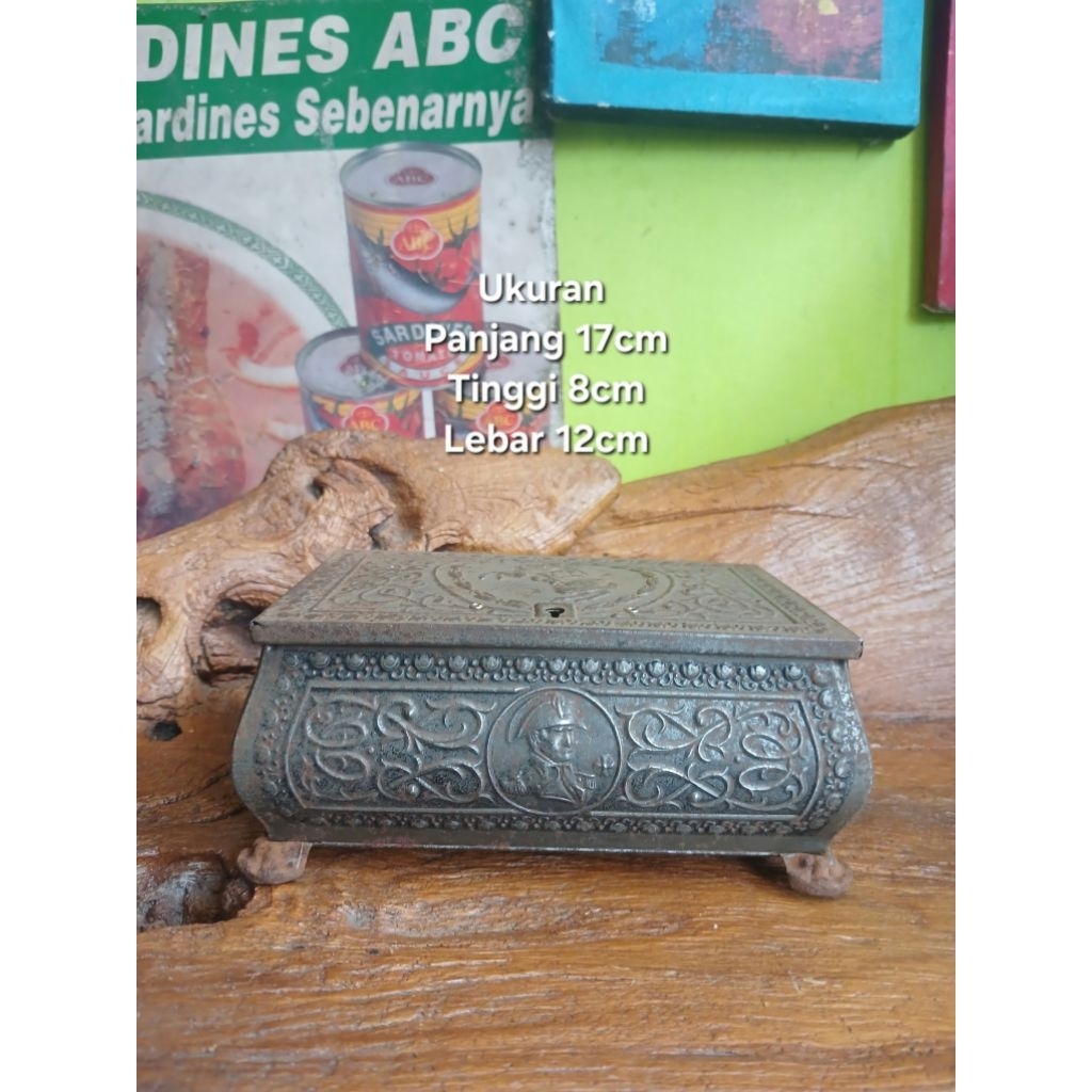 Pajangan Vintage Kotak Penyimpanan Perhiasan