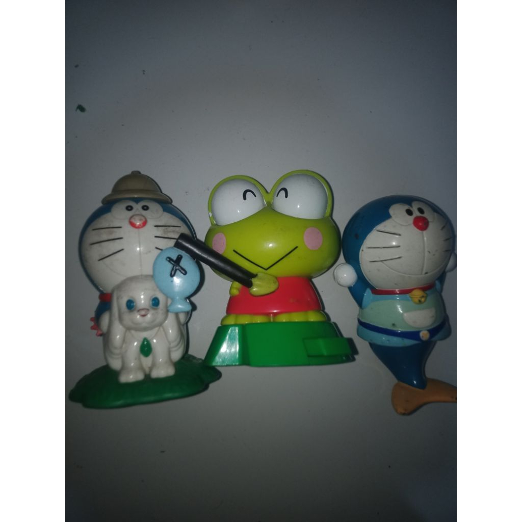 set mainan figur mcd Doraemon x keropi