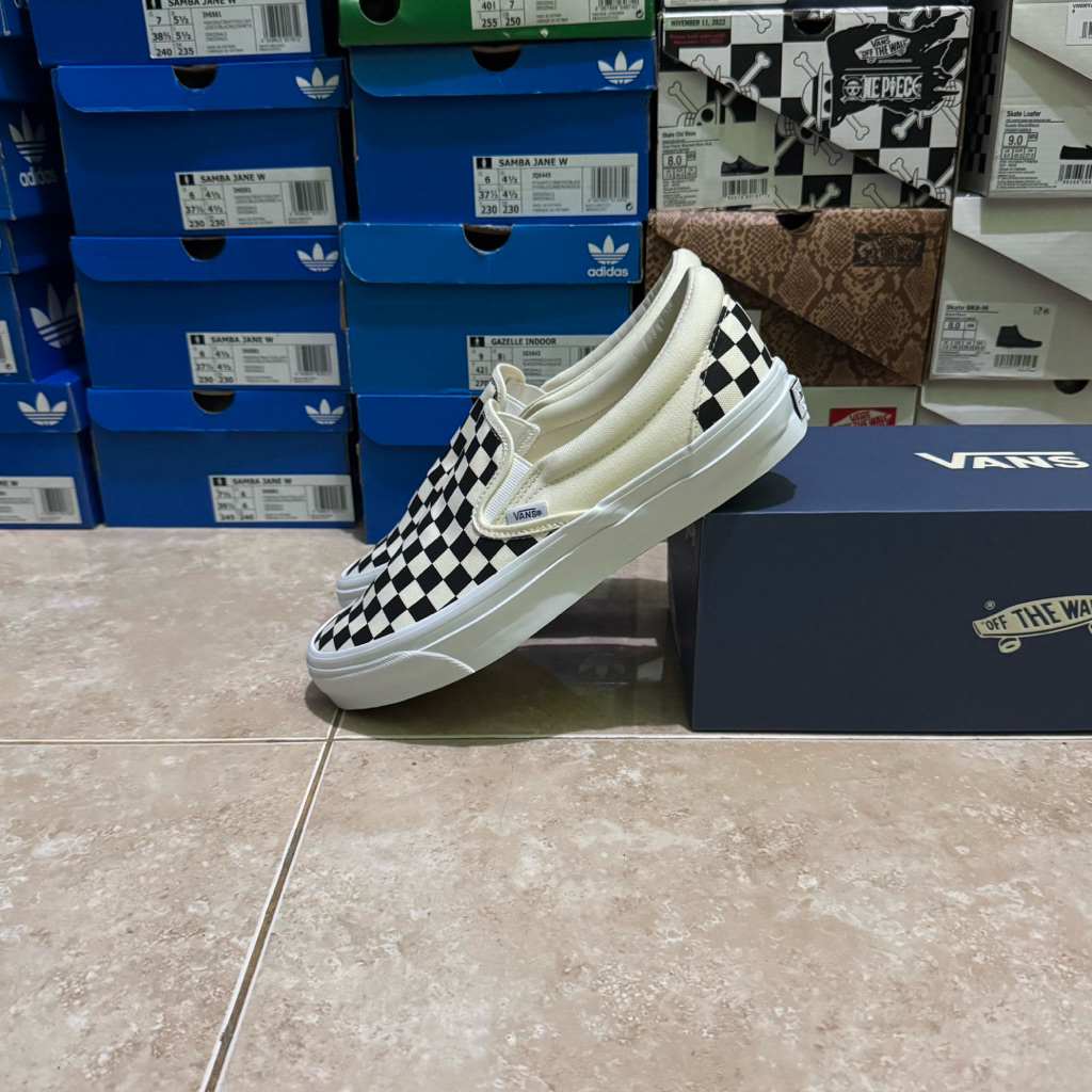 Vans premium 98 slip on checkerboard black white (Resmi PT NAVYA)