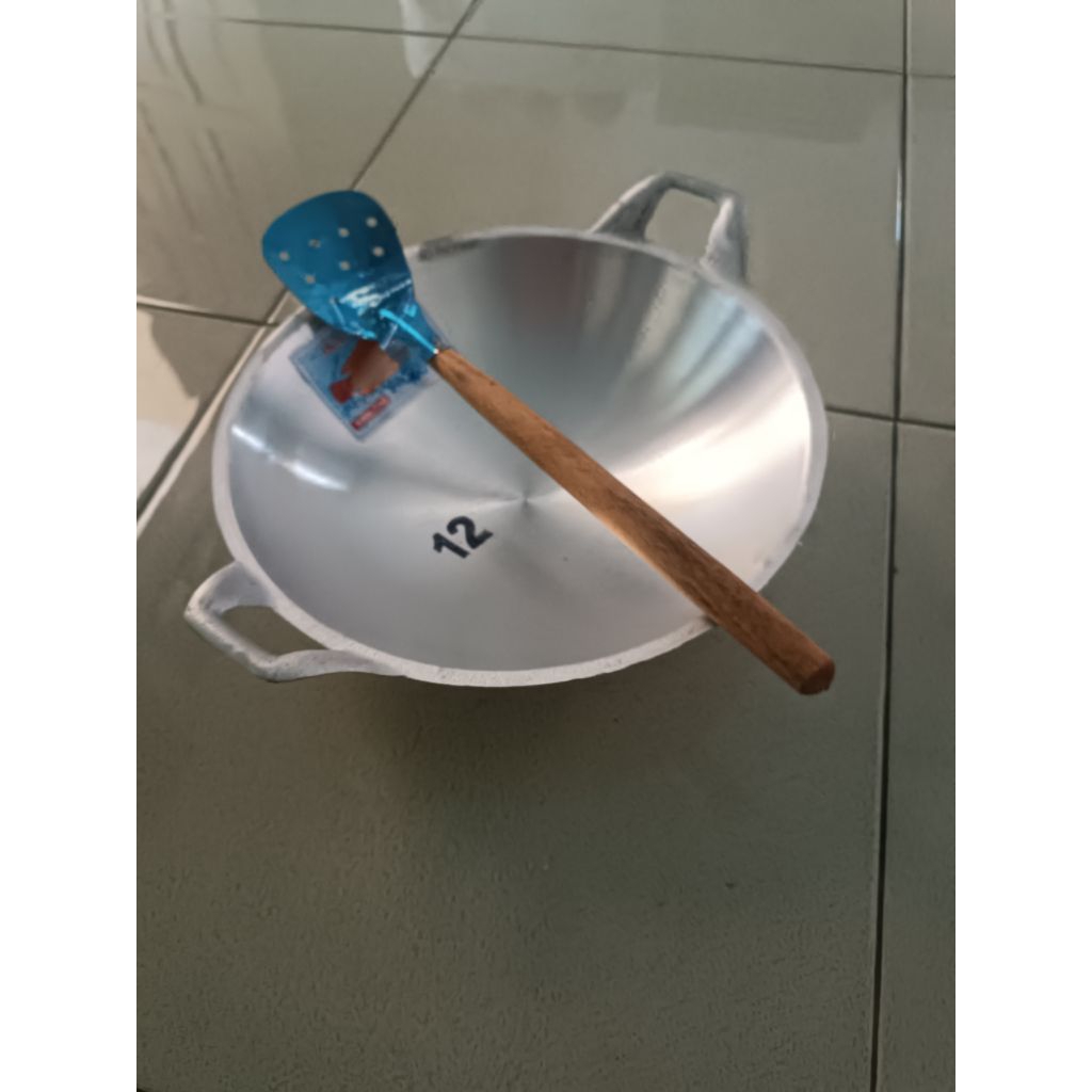 Paket hemat  Wajan anti lengket kuali katel ceper penggorengan aluminium cor gratis sodet stainless 