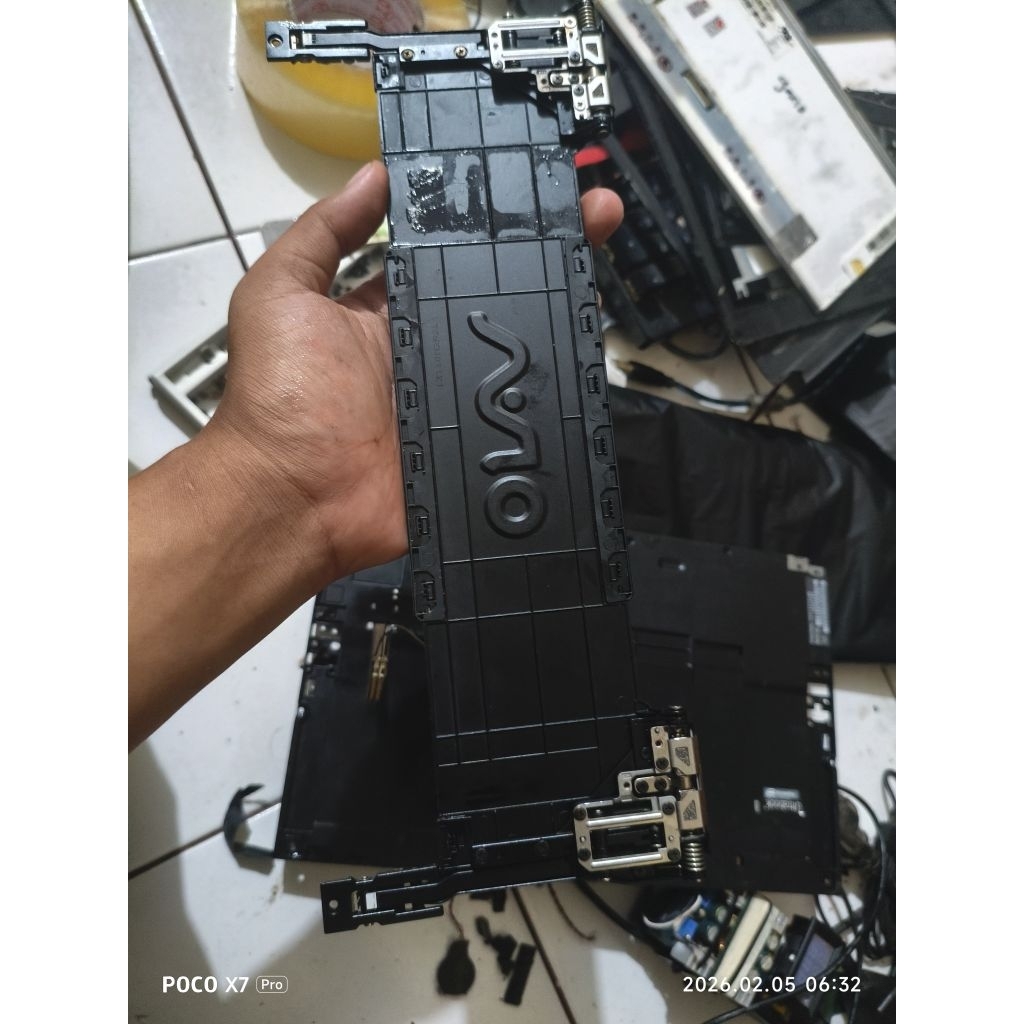 engsel laptop sony Vaio Duo 11 SVD112  ori