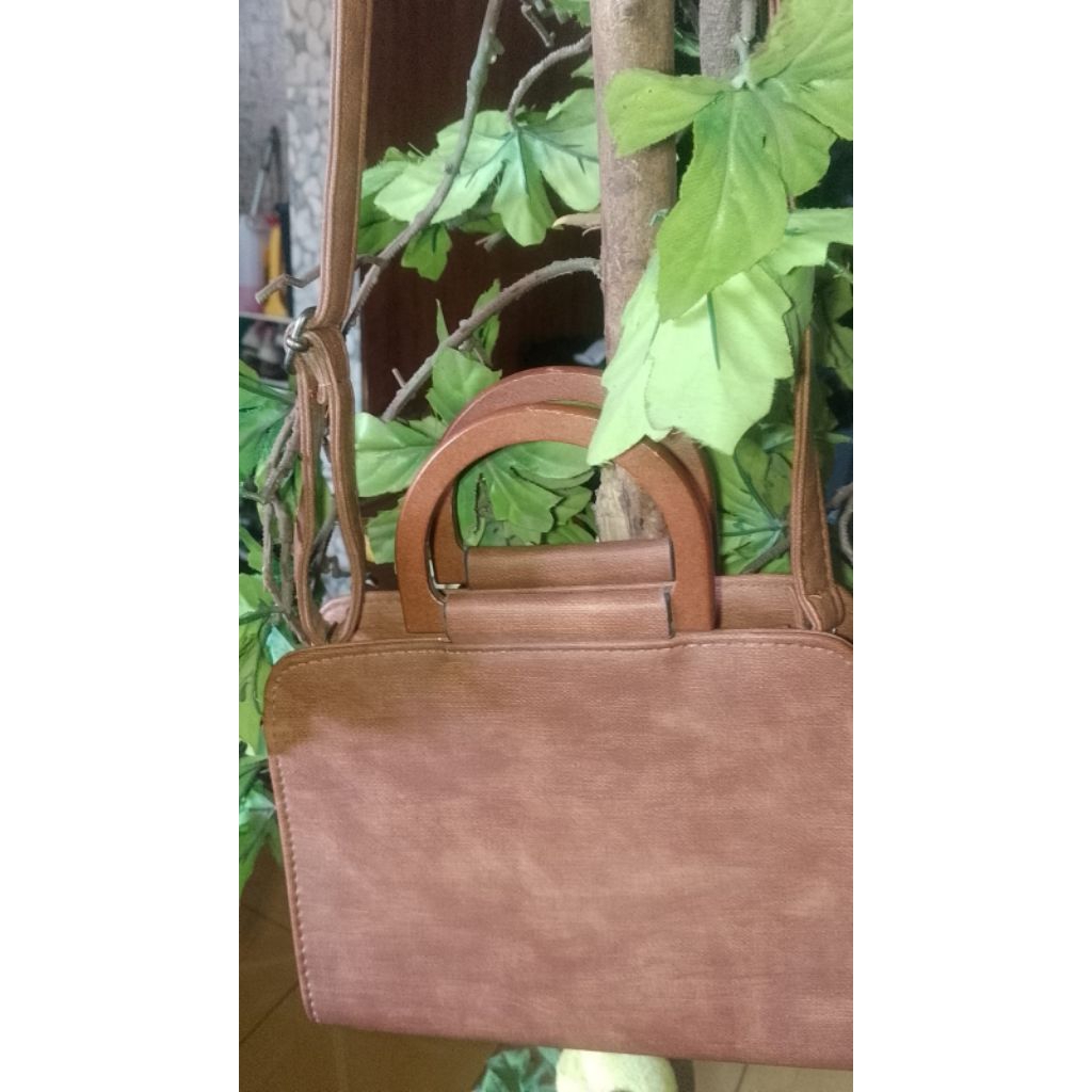 Tas selempang kulit sintetis preloved second