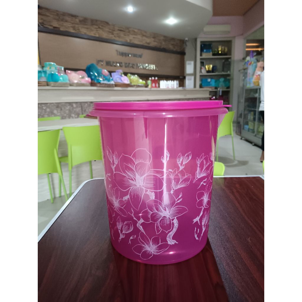 Giant canister