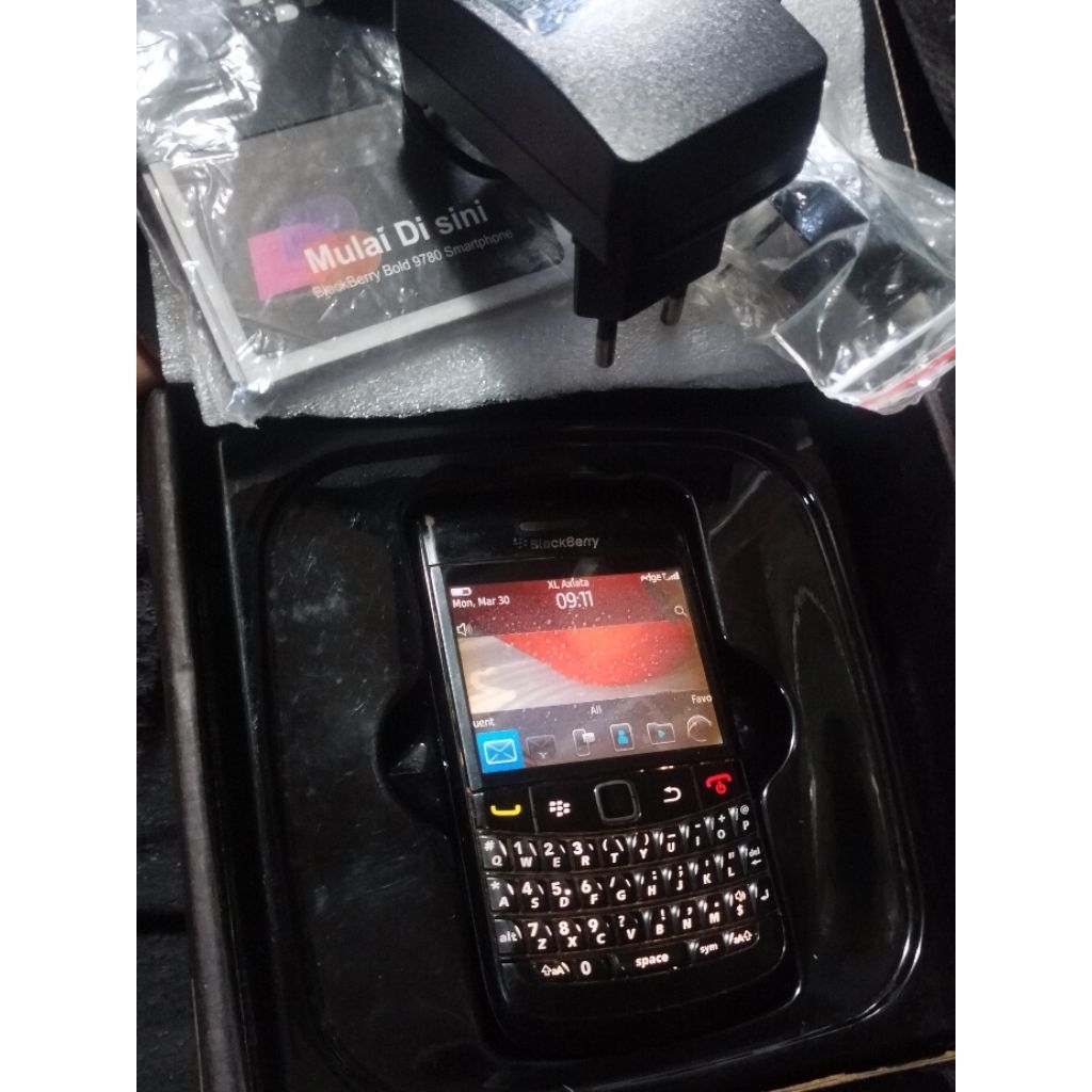 Hp Jadul, lawas, Blackberry Bold 9780 atau Onyx-2 Original fullset komplit dusbook
