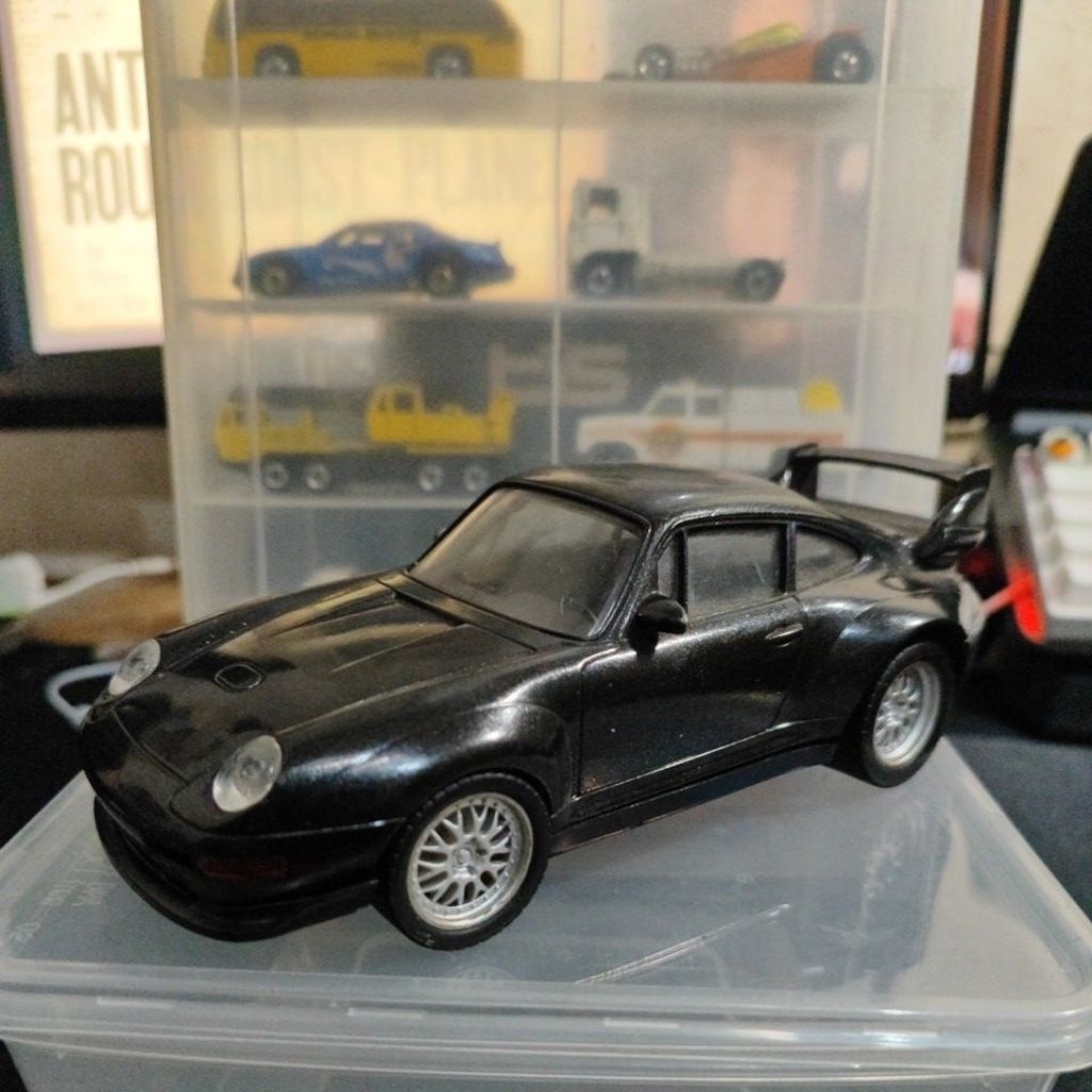 MCT01 Porsche 911 GT2