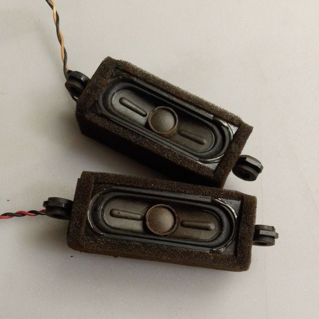 SPEAKER BEKAS COPOTAN TV 24" SANYO  LE 24S8000