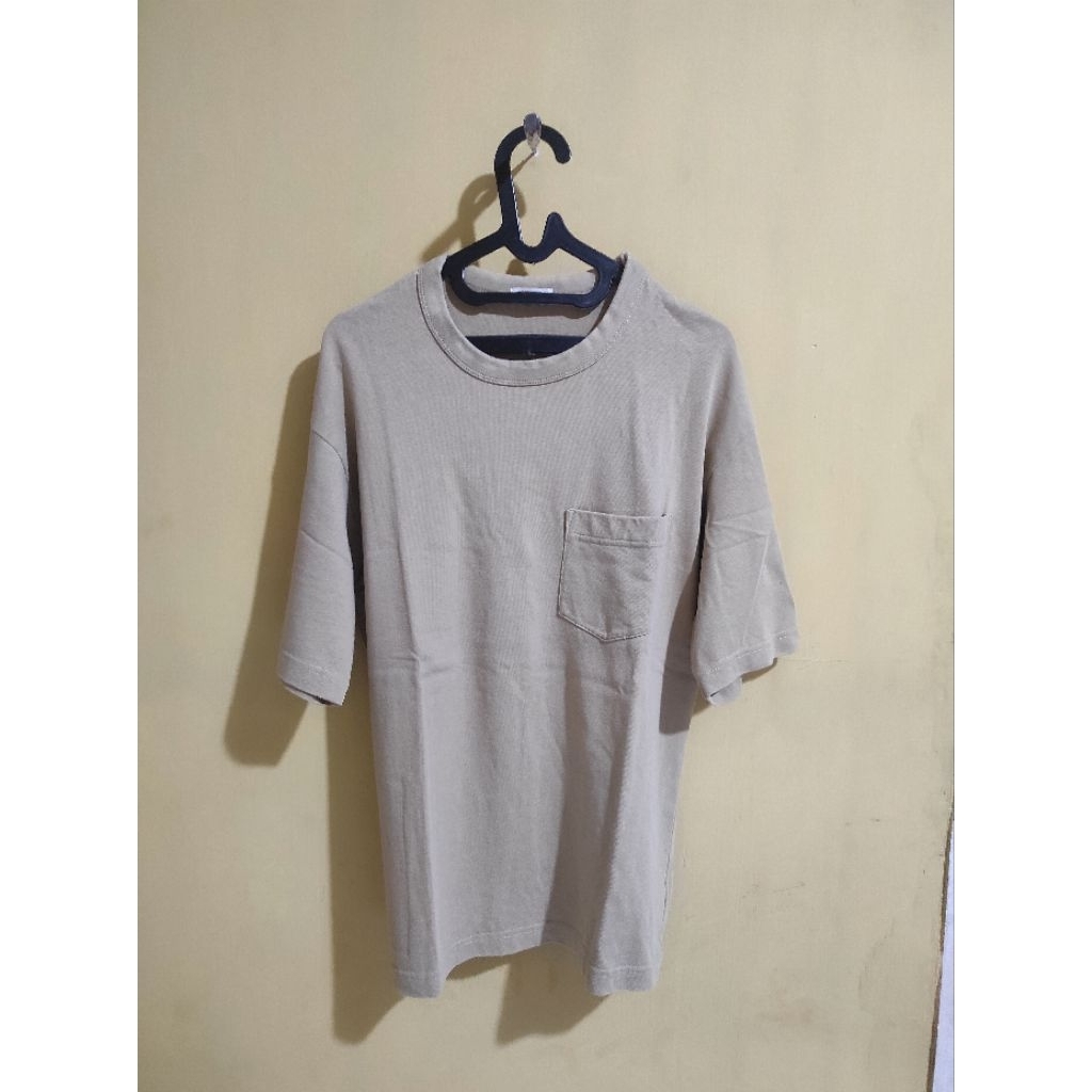 kaos uniqlo Pocket