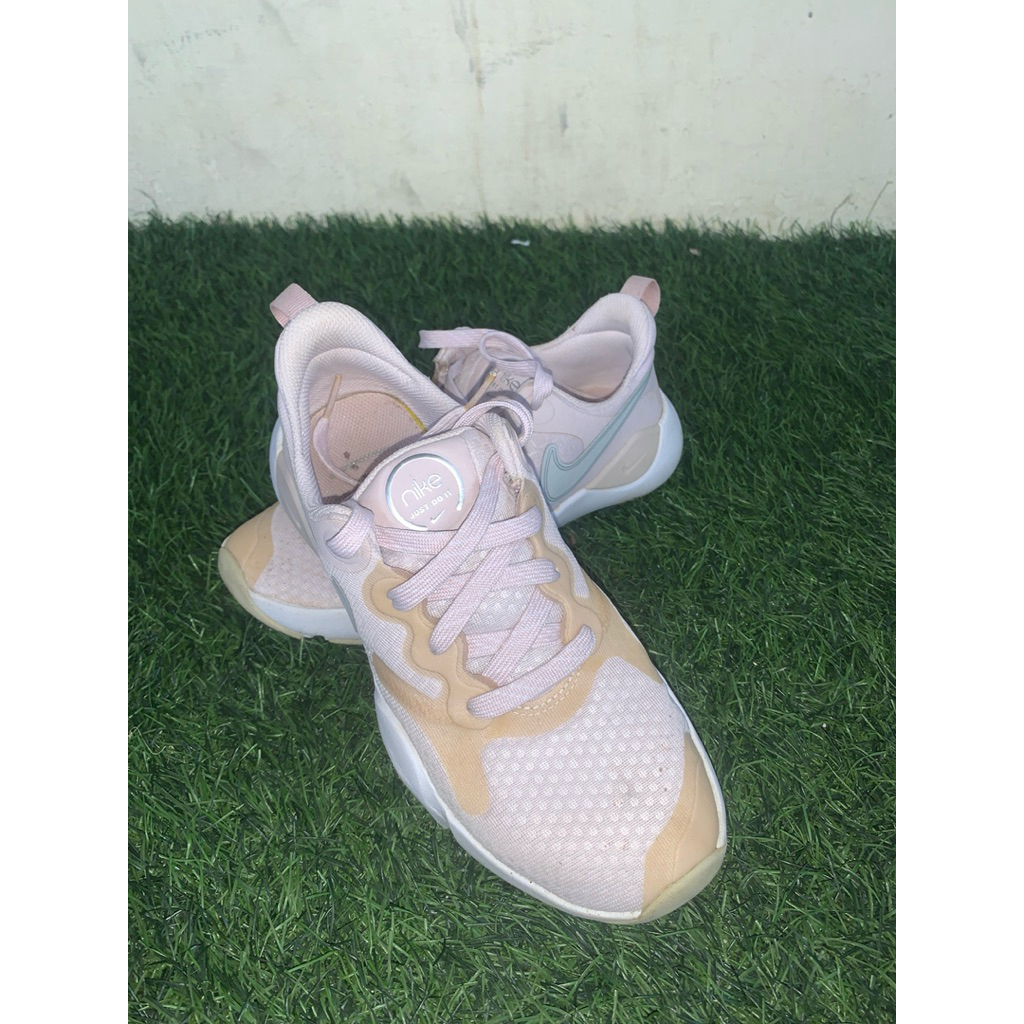 preloved nike wanita size 38 ( White )